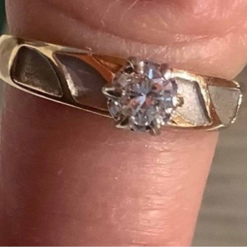 VINTAGE 14K DIAMOND ENGAGEMENT RING - Picture 5 of 8